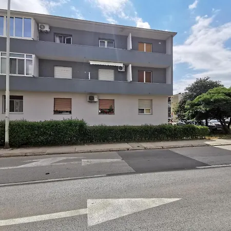 Апартаменти Sea Star Пула